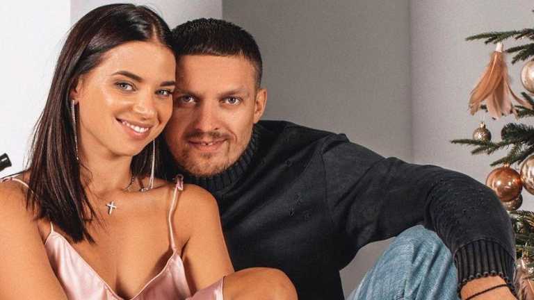 Олександр Усик з дружиною / фото з Instagram Олександр Усик з дружиною / фото з Instagram