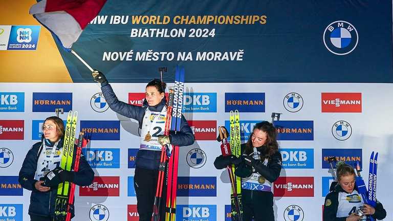 Французькі біатлоністки під час нагородження / Фото instagram.com/mfnordicfestival Французькі біатлоністки під час нагородження / Фото instagram.com/mfnordicfestival