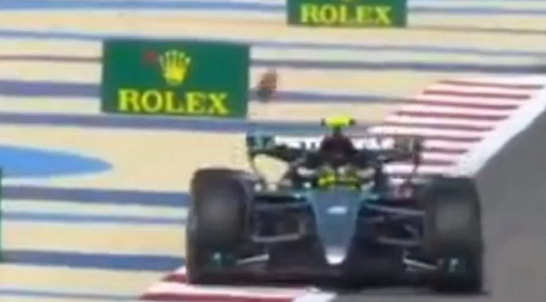 Хемілтон на тренуванні / Скріншот зі Sky Sports Хемілтон на тренуванні / Скріншот зі Sky Sports