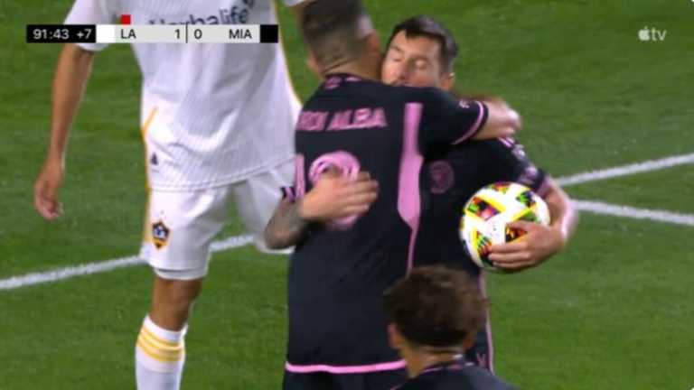 Мессі святкує гол / Скріншот з відео Мессі святкує гол / Скріншот з відео