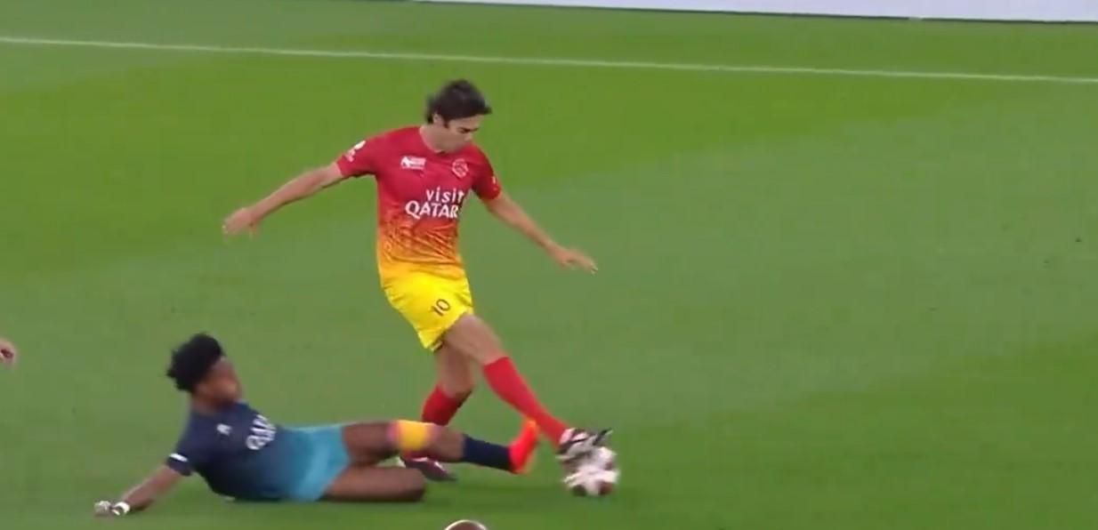 Эпизод из матча / Скриншот с трансляции