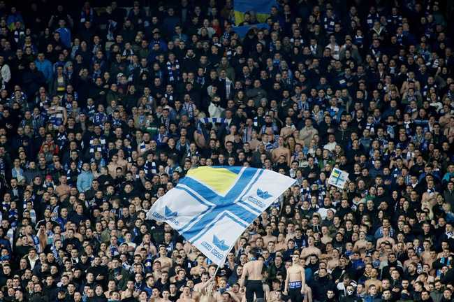 Фаны Динамо Киев / REUTERS Фаны Динамо Киев / REUTERS