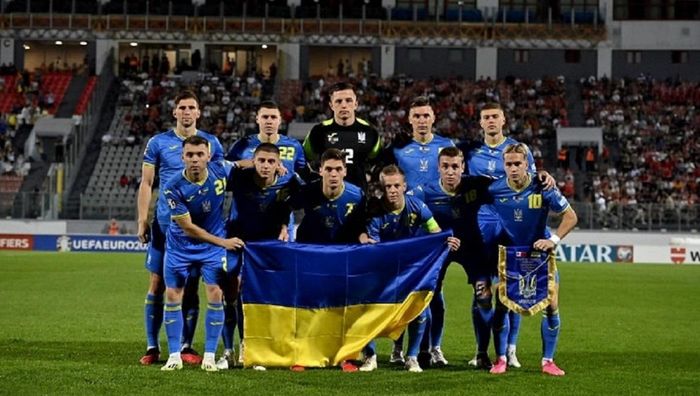 Десять украинских футбольных легионеров ежемесячно финансово поддерживают семьи погибших фанатов – список
