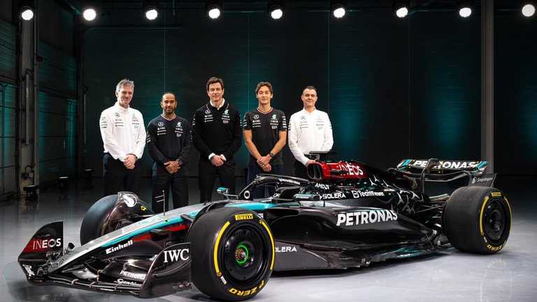 Болид Mercedes-AMG F1 W15 / Фото: twitter.com/MercedesAMGF1 Болид Mercedes-AMG F1 W15 / Фото: twitter.com/MercedesAMGF1