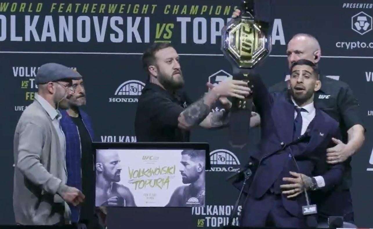 Інцидент під час прес-конференції / Скріншот з відео