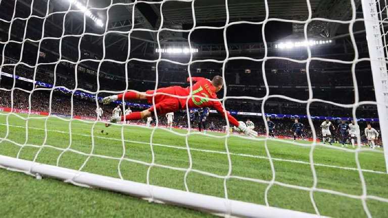 Андрей Лунин / Фото Kiko Huesca (EFE) Андрей Лунин / Фото Kiko Huesca (EFE)