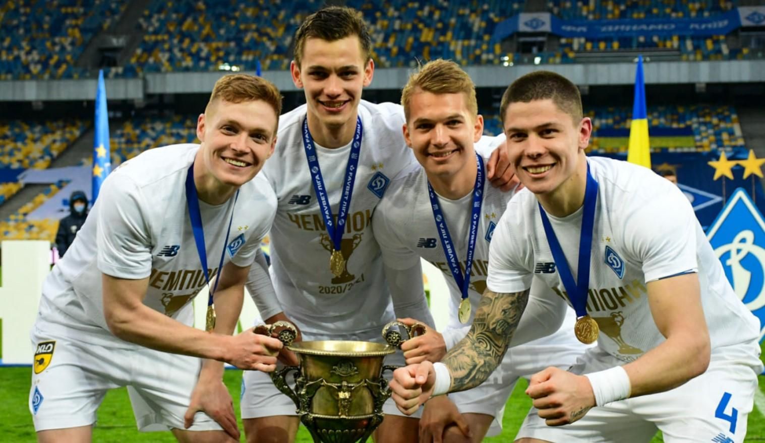 Владимир Шепелев с игроками Динамо / Архивное фото ФК Динамо