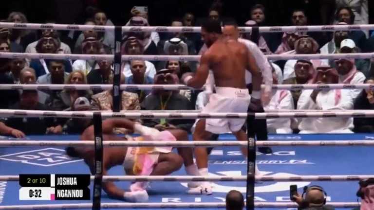 Джошуа відправляє Нганну в нокаут / Скріншот з трансляції Джошуа відправляє Нганну в нокаут / Скріншот з трансляції