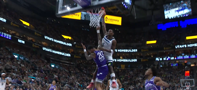 Данк Ентоні Едвардса / Скриншот відео Данк Ентоні Едвардса / Скриншот відео