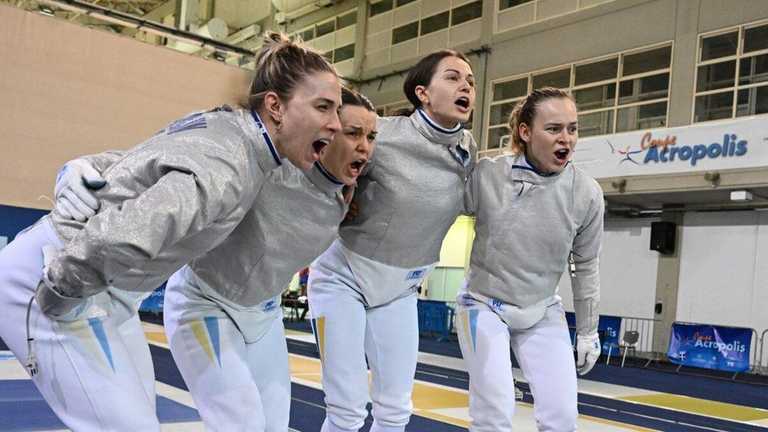 Збірна українських шаблісток в Афінах / фото: FIE Збірна українських шаблісток в Афінах / фото: FIE