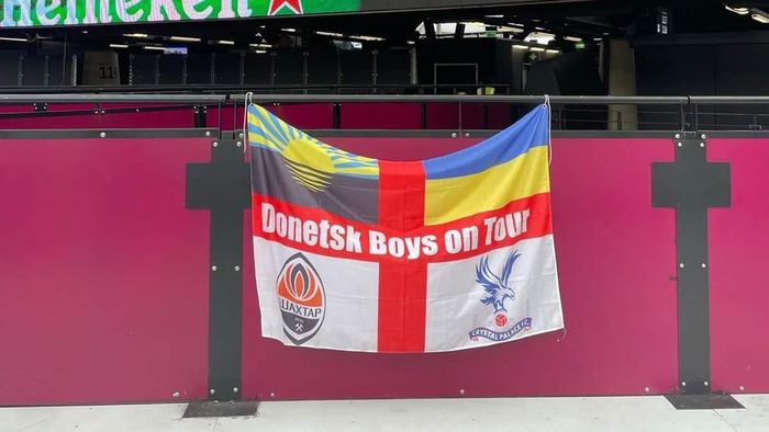 Клуб АПЛ запретил пронести украинский флаг на матч - нелепое оправдание