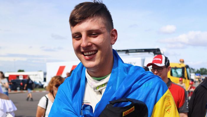 "Якби я був "рускім", то не відповіли б": переможець Формули-4 – про подіум зі синьо-жовтим прапором, автоспорт в Україні та новий контракт