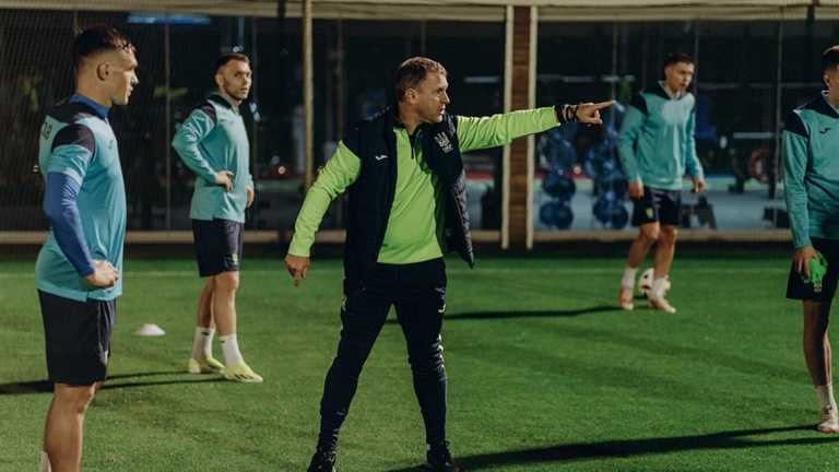 Сергей Ребров (по центру) / Фото УАФ Сергей Ребров (по центру) / Фото УАФ