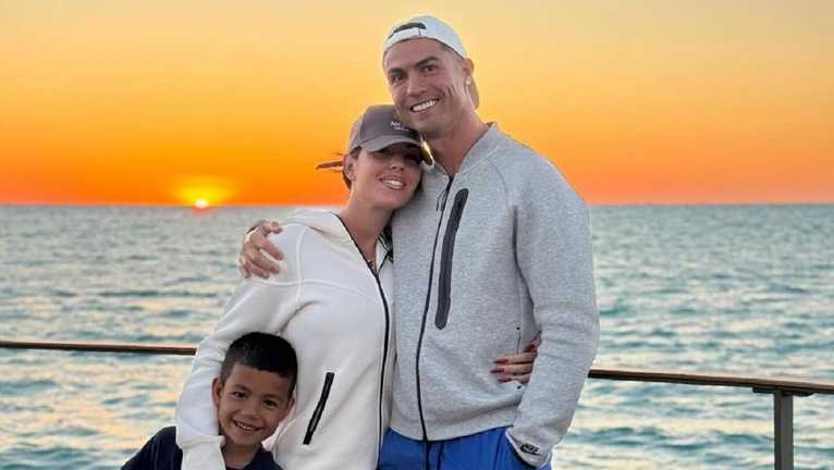 Криштиану Роналду и Джорджина Родригес / Фото: instagram.com/georginagio/ Криштиану Роналду и Джорджина Родригес / Фото: instagram.com/georginagio/