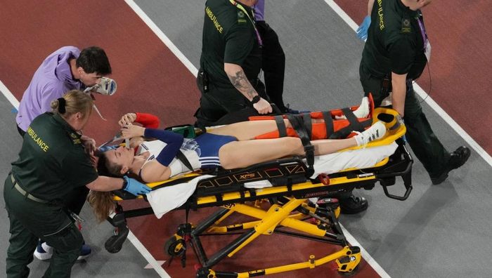 Моторошна травма: французька стрибунка з жердиною на ЧС-2024 зламала ногу, невдало приземлившись