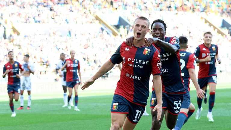 Альберт Гудмундссон (ліворуч) / Фото EFE Альберт Гудмундссон (ліворуч) / Фото EFE