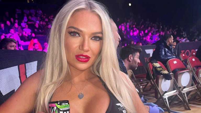 Емі Холден / фото з Instagram Емі Холден / фото з Instagram