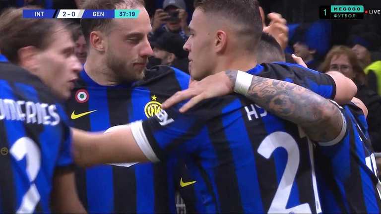 Игроки Интера празднуют гол / Скриншот с трансляции Игроки Интера празднуют гол / Скриншот с трансляции