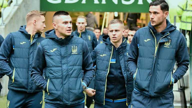 Александр Зинченко (в центре) / УАФ Александр Зинченко (в центре) / УАФ