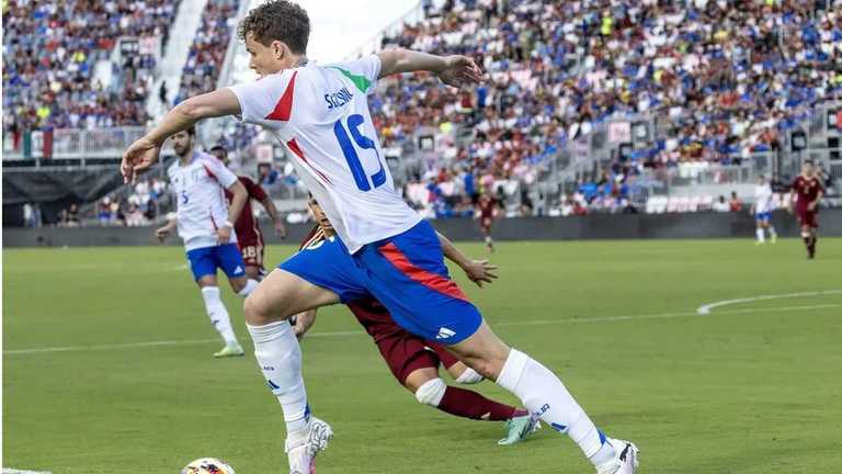 Италия - Венесуэла / фото: EFE/EPA/CRISTOBAL HERRERA-ULASHKEVICH Италия - Венесуэла / фото: EFE/EPA/CRISTOBAL HERRERA-ULASHKEVICH