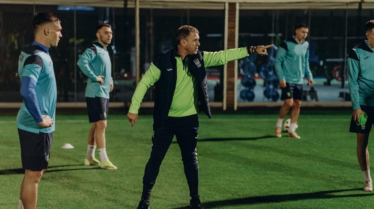 Сергій Ребров (по центру) / Фото УАФ