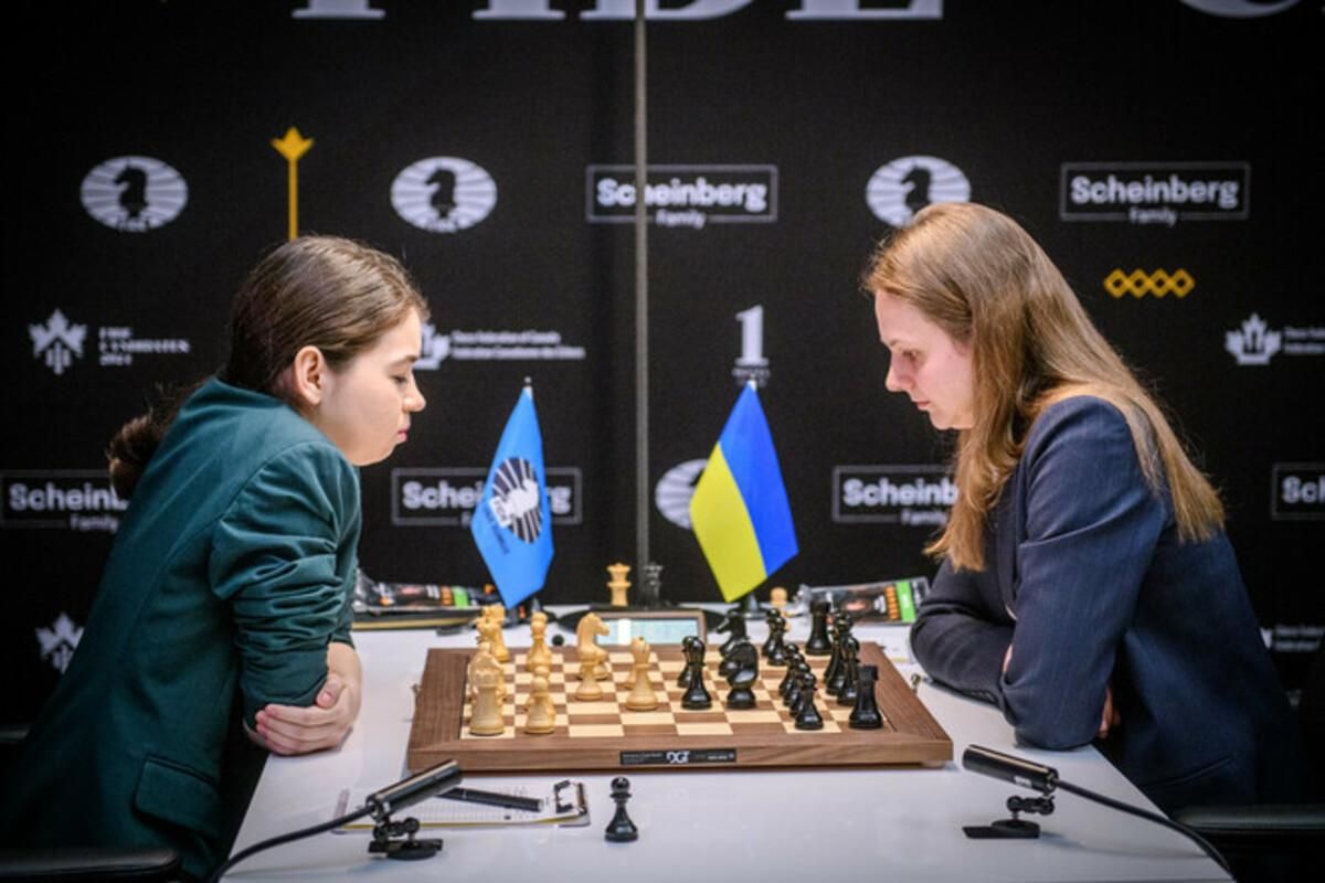 Анна Музычук с россиянкой / фото FIDЕ