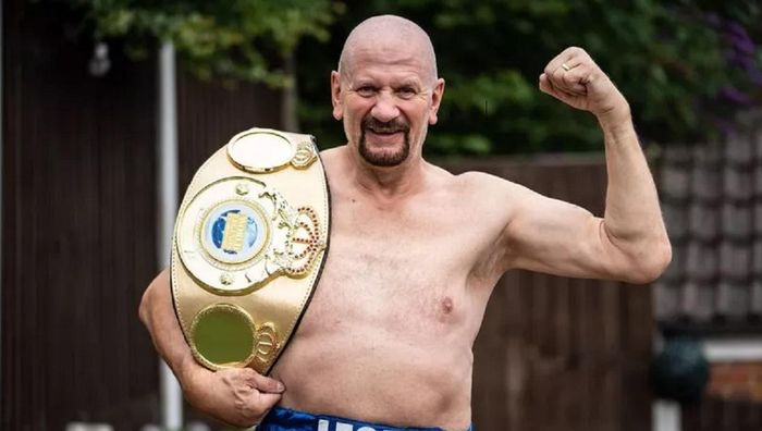 Старейший действующий боксер планеты, которому 67, бросил вызов отцу Фьюри
