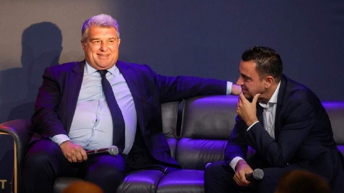 Лапорта и Хави / Фото EFE