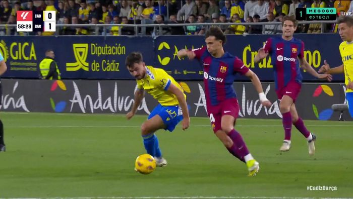 Барселона минимально одолела Кадис благодаря фантастическому голу Фелиша через себя Барселона минимально одолела Кадис благодаря фантастическому голу Фелиша через себя