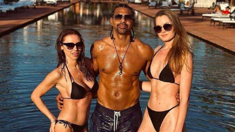 Дэвид Хэй со своими возлюбленными / Фото: Instagram Дэвид Хэй со своими возлюбленными / Фото: Instagram