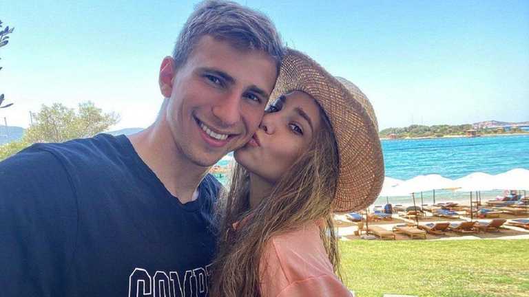 Илья Забарный с любимой / Фото из Instagram Илья Забарный с любимой / Фото из Instagram