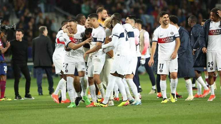 Мбаппе в обіймах партнерів по команді / фото: N. Luttiau/L'Équipe Мбаппе в обіймах партнерів по команді / фото: N. Luttiau/L'Équipe