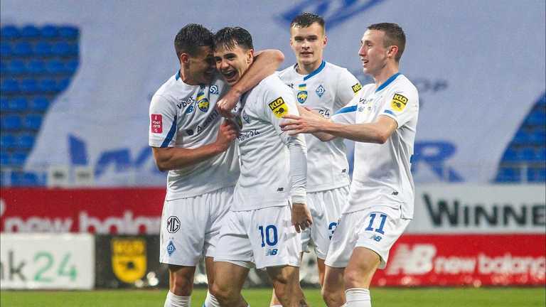 Гравці Динамо / Фото: сайт "біло-синіх" Гравці Динамо / Фото: сайт "біло-синіх"