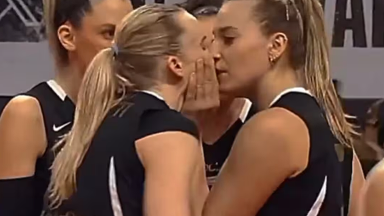 Курйозний поцілунок / Скріншот з відео