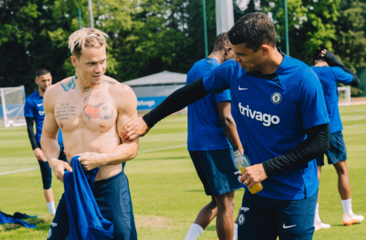 Мудрик и Силва / Фото ФК Челси Мудрик и Силва / Фото ФК Челси