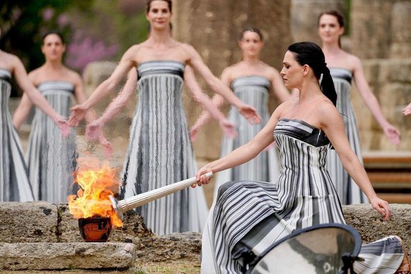 В Греции зажгли олимпийский огонь - не обошлось без форс-мажора