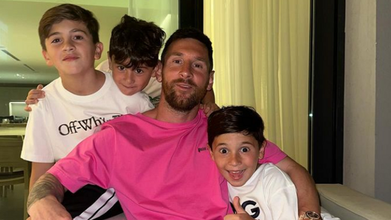 Лео Месси с сыновьями / Фото: instagram.com/antonelaroccuzzo/
