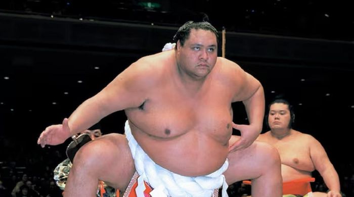 Помер легендарний сумоїст Таро – мав понад 2 метри зросту і важив 230 кг