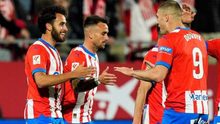 Артем Довбик з одноклубниками / EFE Артем Довбик з одноклубниками / EFE