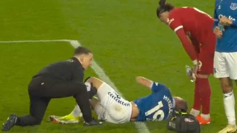 Момент ушкодження Миколенка / Скріншот з трансляції Момент ушкодження Миколенка / Скріншот з трансляції