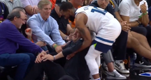 Зірковий тренер НБА зазнав важкої травми після зіткнення з підопічним прямо під час гри – епічне відео 