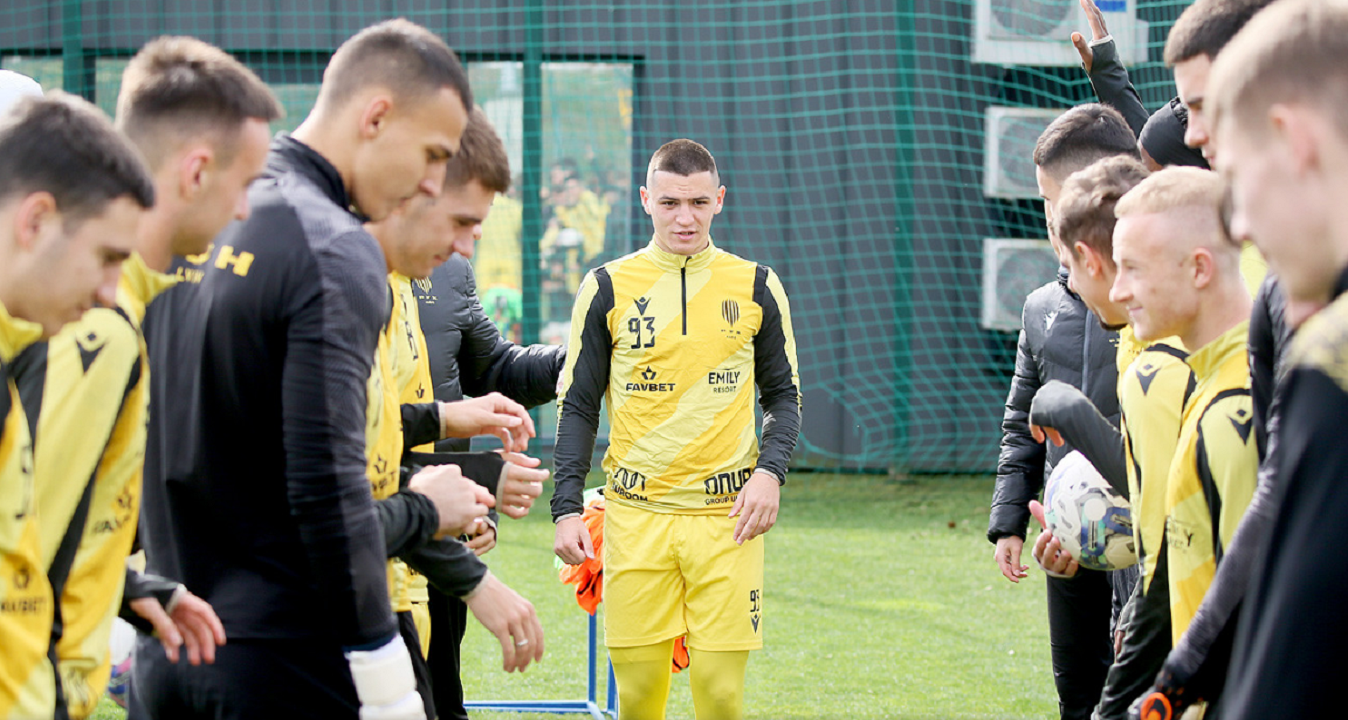 Віталій Роман (по центру) / Фото: ФК Рух