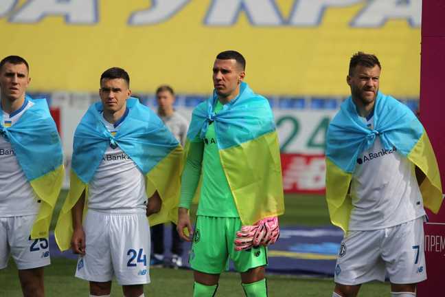 Гравці Динамо перед матчем / Фото УПЛ Гравці Динамо перед матчем / Фото УПЛ
