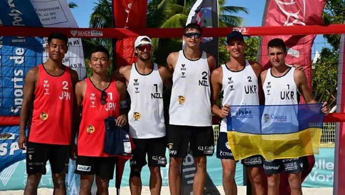 Украинские волейболисты стали "бронзовыми" на пляже в Полинезии