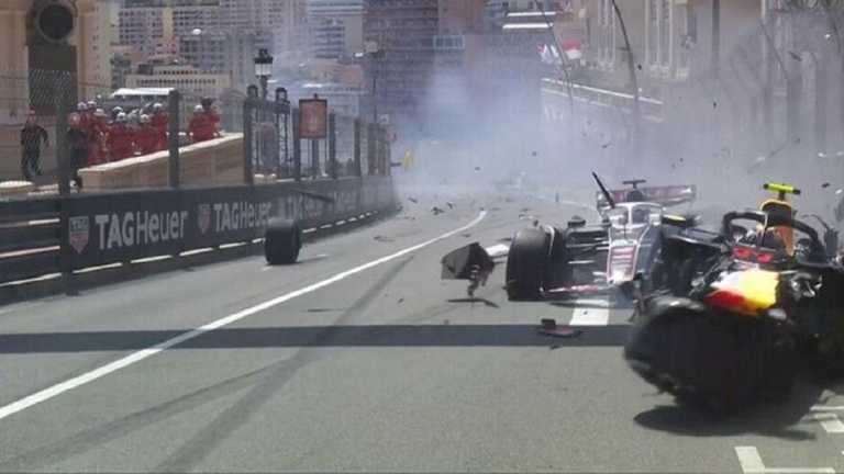 Момент аварії / x.com/f1 Момент аварії / x.com/f1