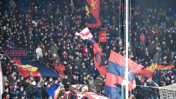 Фанати клубу Маліновського побилися із земляками-конкурентами: поліція перекрила квартал Генуї – відео Фанати клубу Маліновського побилися із земляками-конкурентами: поліція перекрила квартал Генуї – відео