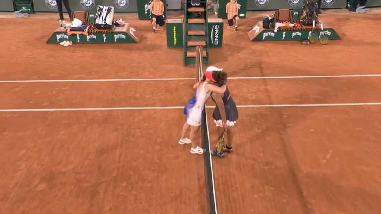 Іга Свьонтек і Наомі Осака / Скріншот з відео Іга Свьонтек і Наомі Осака / Скріншот з відео