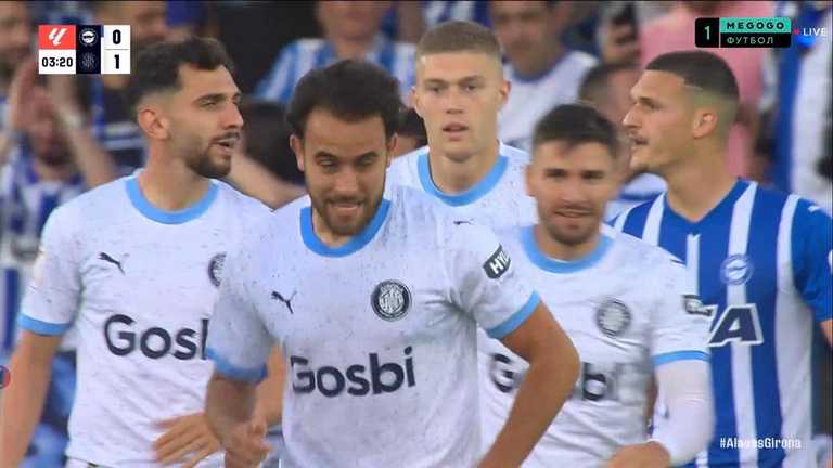 Игроки Жироны празднуют гол / Скриншот с трансляции Игроки Жироны празднуют гол / Скриншот с трансляции