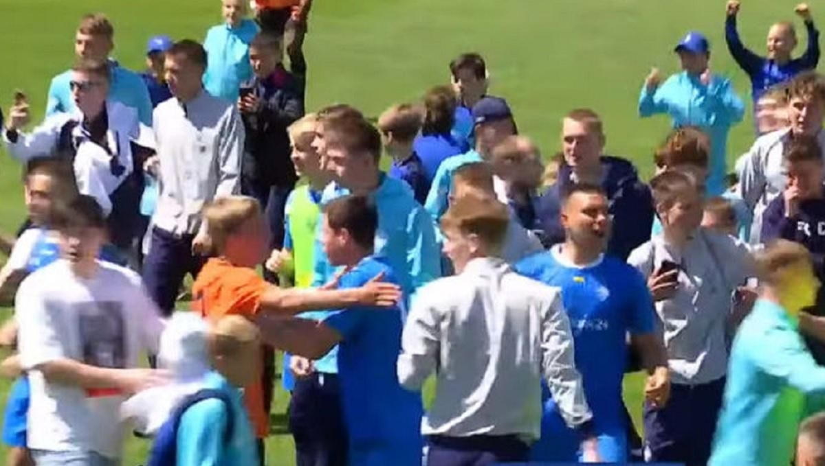 Бійка після матчу Шахтар U-19 – Динамо U-19 / Скріншот з трансляції