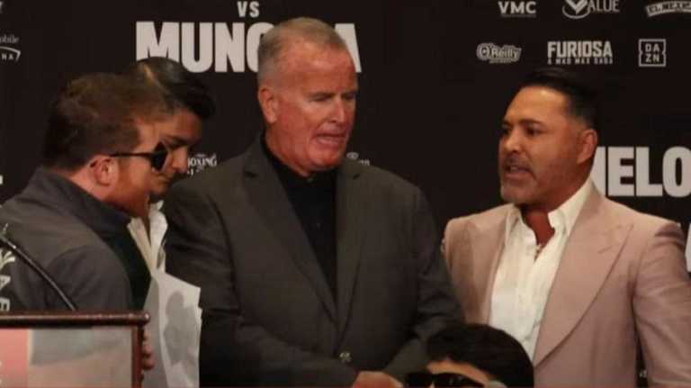 Оскар Де Ла Хойя і Канело / Скриншот Оскар Де Ла Хойя і Канело / Скриншот